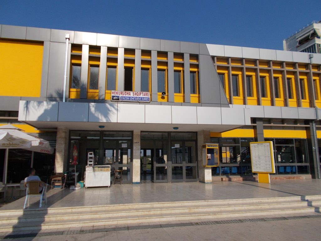 Durrës,budova vlakového nádraží