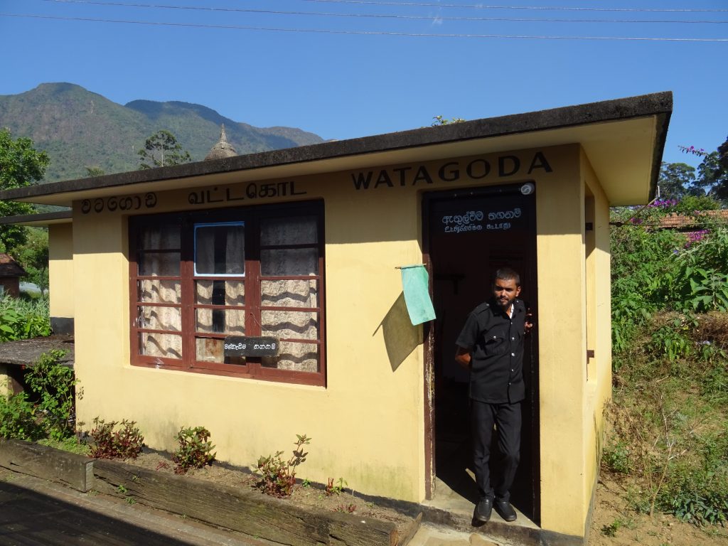 cesta vlakem Kandy - Nanu Oya,zastávka Watagoda