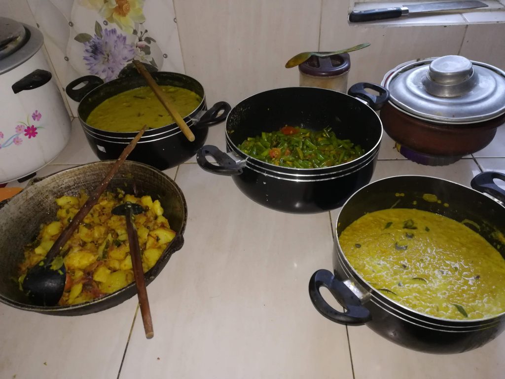 Dambulla,penzion Takeshi Inn,příprava rice and curry