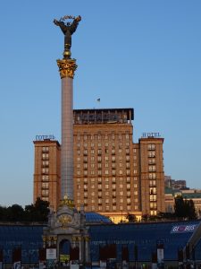 Majda,socha nezávislosti a hotel Ukrajina
