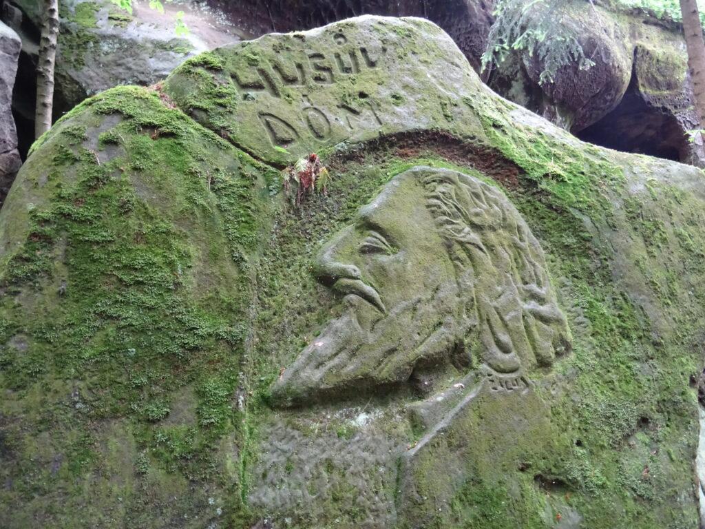 NS Klokočské skály, Husův dům