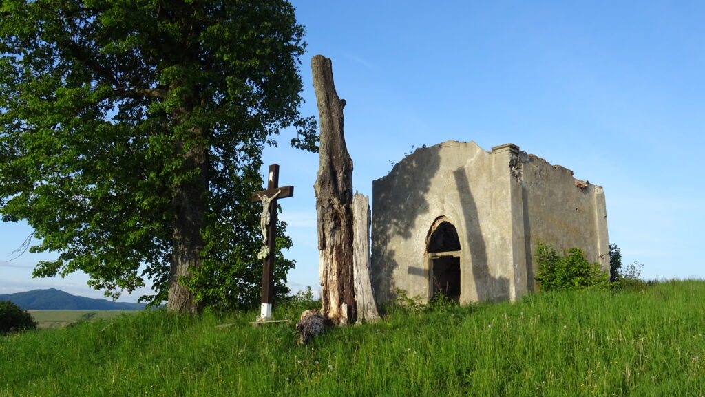 hrobka nad hradem Plaveč