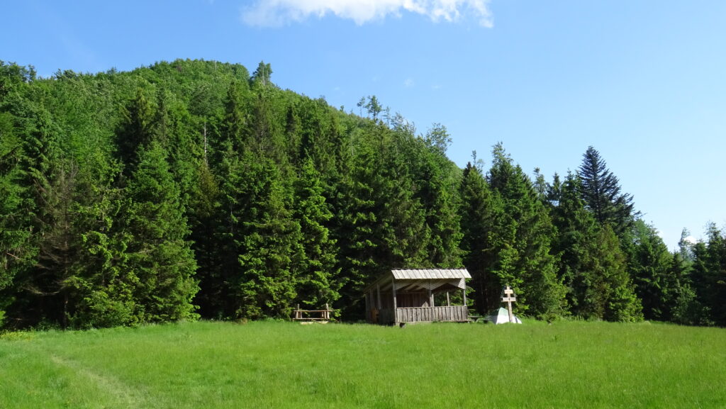 sedlo Príslop (942m), přístřešek